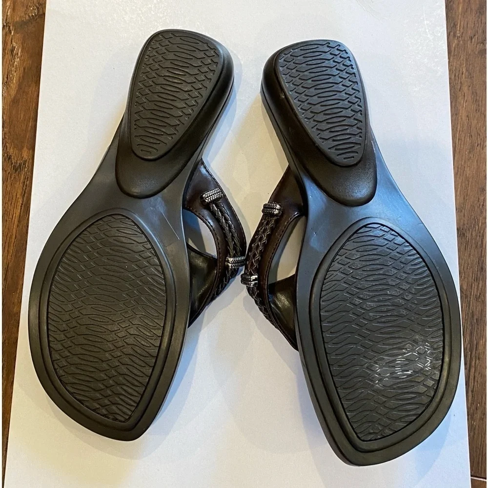 EUC White Mountain 9 Beaded Sandal - Picture 4 of 9